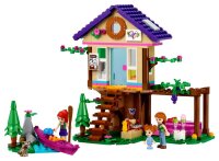 Baumhaus im Wald