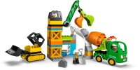 Baustelle mit Baufahrzeugen